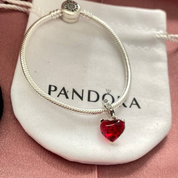 Pandora Disney Mickey & Minnie Mouse Kiss Red Murano Glass Dangle Charm - Picture 2 of 4